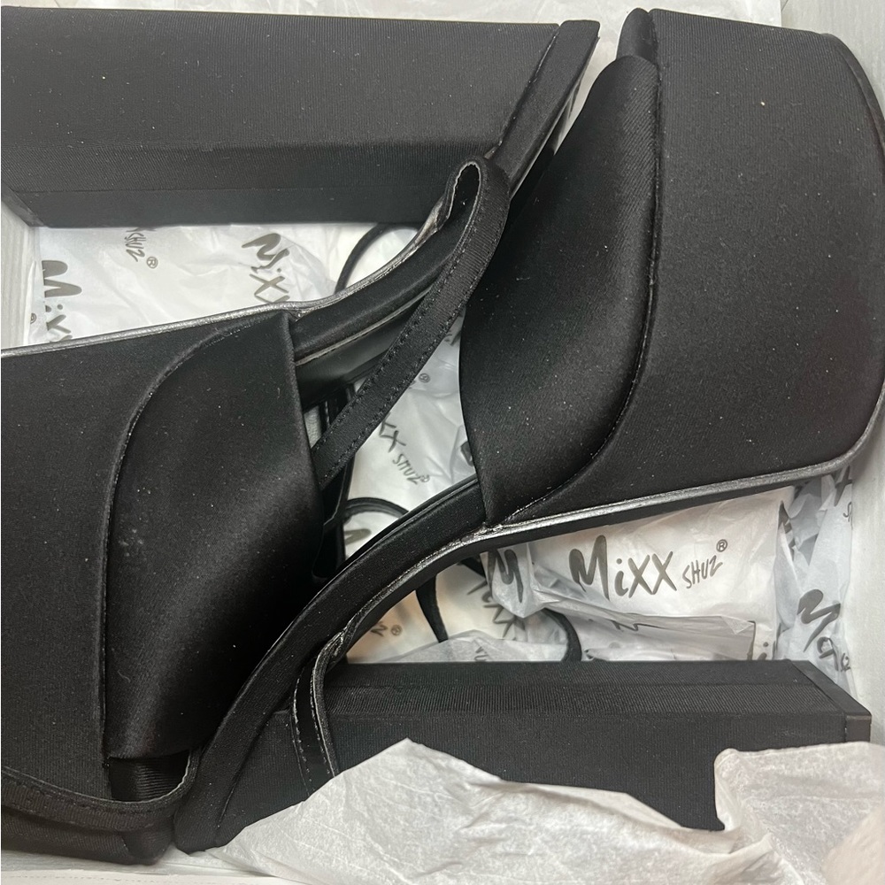 Heel with wide heels